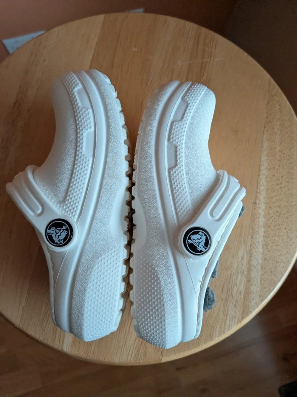 CROCS Kids Classic Clog with Gray Fleece Lining - White Size 8C